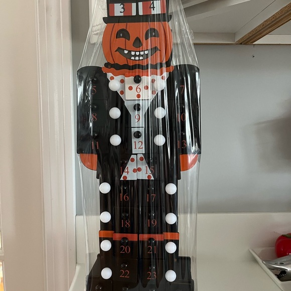 Martha Stewart Halloween advent calendar lights up new with tags - Picture 9 of 10